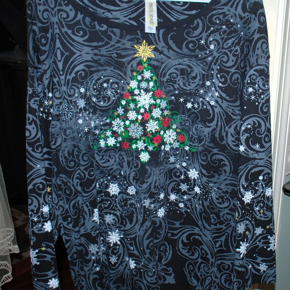 NWOT Goregous Christmas Shirt